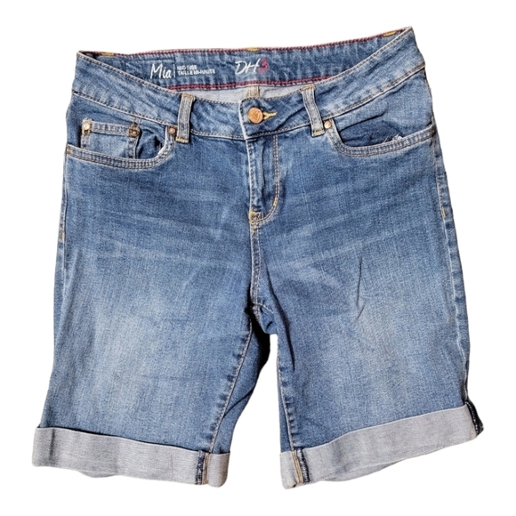 Mia | Women's Mid Rise Light Wash Denim Jean Shorts - Picture 1 of 7
